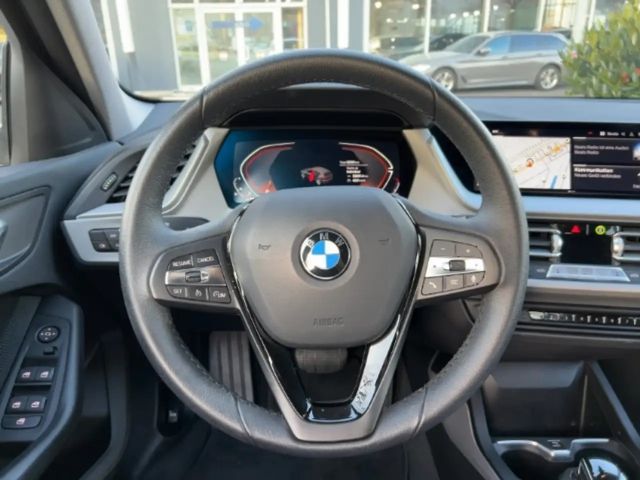 BMW 118 118i 5-deurs Sedan