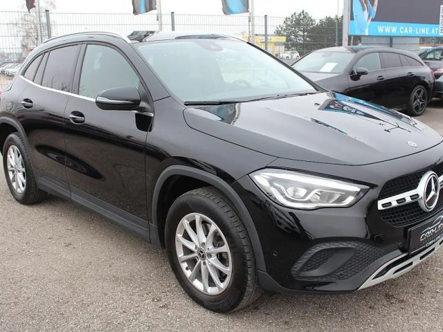 Mercedes-Benz GLA 200 4MATIC GLA 200 d