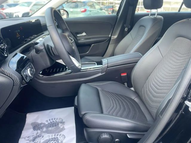 Mercedes-Benz A 180 A 180 7G-DCT Entry,KLIMA,NAVI,TEMPO,RFK,SH,LED,SH