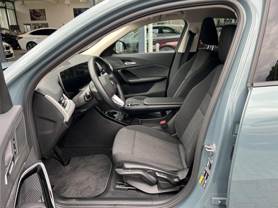 BMW iX2 xDrive30