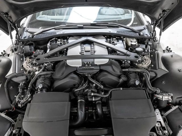 Aston Martin Vantage Roadster Carbon Exterior Performance Sitz