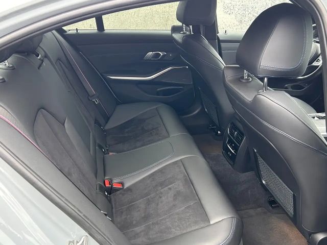 BMW 320 320i M-Sport Sedan