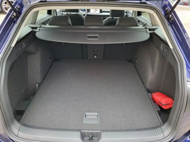 Volkswagen Golf Style Variant