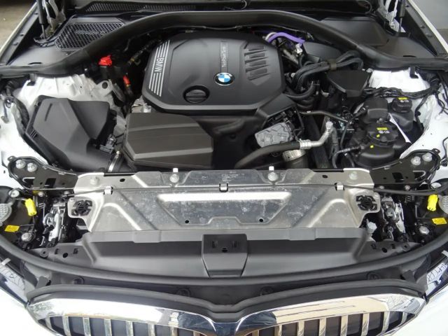 BMW 320 320d Luxury Line Sedan xDrive