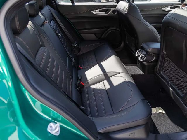 Alfa Romeo Giulia AT8 Q4