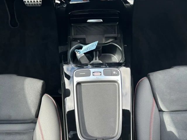 Mercedes-Benz CLA 200 AMG Line Coupé