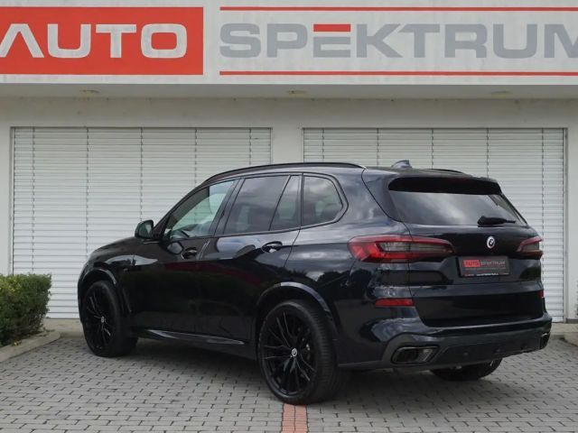 BMW X5 M50i