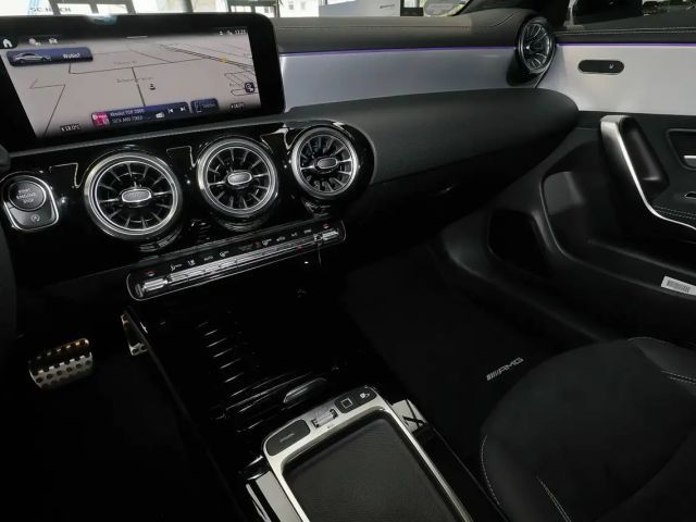 Mercedes-Benz CLA 180 AMG Line Coupé