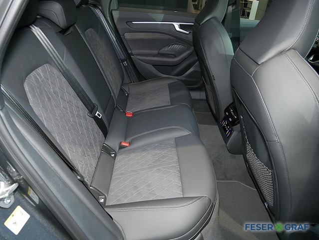 Audi A6 Avant Quattro S-Tronic