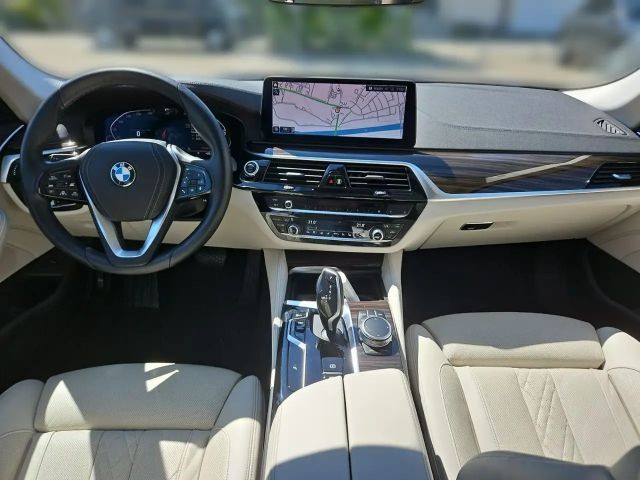 BMW 540 540i Luxury Line Sedan xDrive