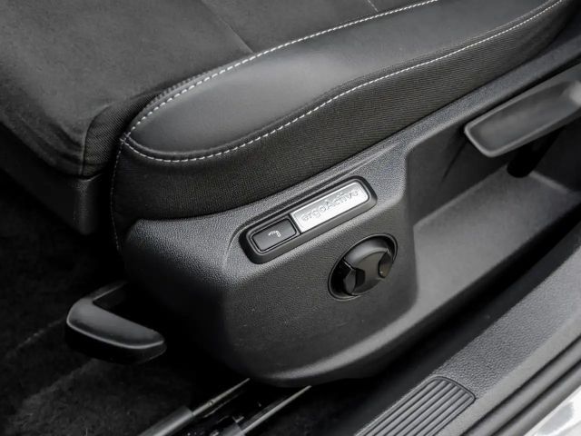 Volkswagen T-Roc 1.5 TSI DSG R-Line