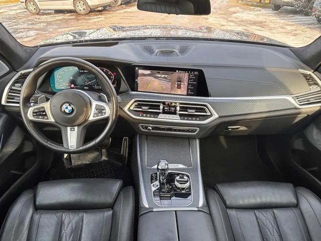 BMW X5 M50i