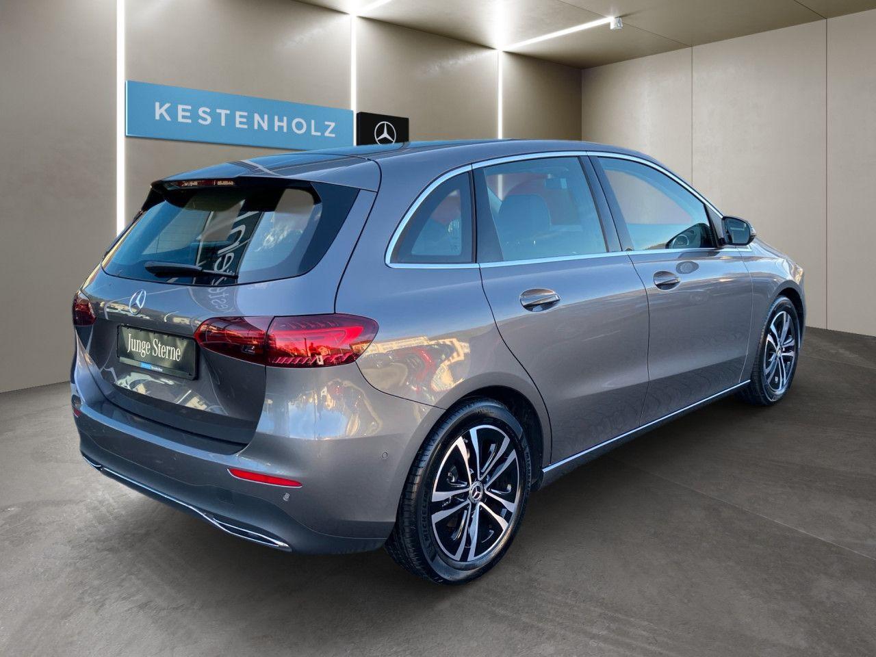 Mercedes-Benz B 180 Sedan