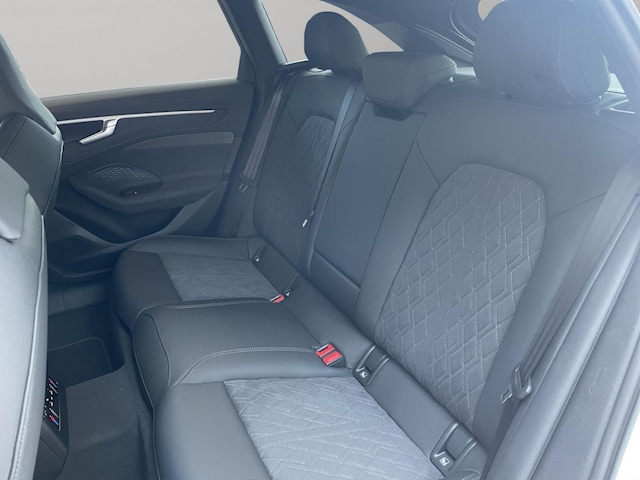 Audi A6 Avant Quattro S-Tronic