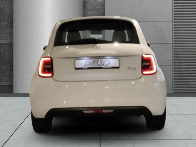 Fiat 500e Klimaautomatik Tempomat AppleCarPlay Bluetooth