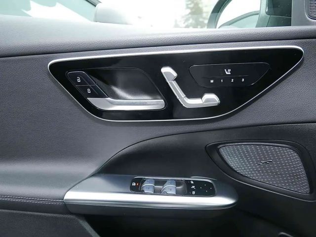 Mercedes-Benz C 200 4MATIC AVANTGARDE Sedan