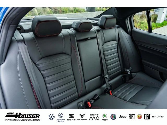 Alfa Romeo Giulia AT8 Q4 Turbo