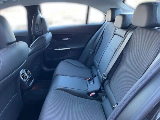 Mercedes-Benz C 180 AVANTGARDE Sedan