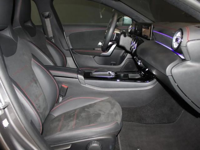 Mercedes-Benz CLA 200 AMG Line Coupé