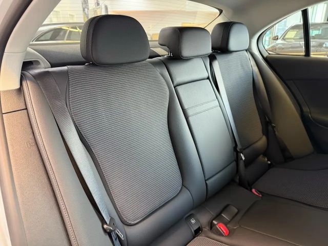 Mercedes-Benz C 180 AVANTGARDE Sedan