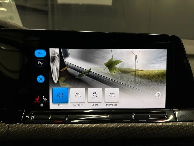 Volkswagen Golf 1.5 TSI R-Line