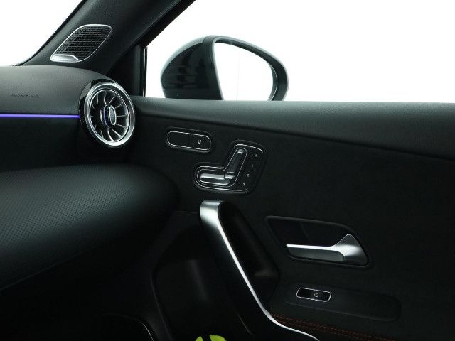 Mercedes-Benz A 220 A 220 d