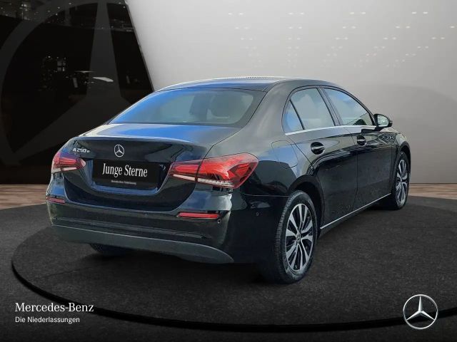 Mercedes-Benz A 250 A 250 e Style