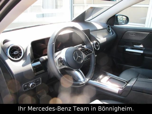 Mercedes-Benz GLA 180 AHV / Winter-Paket / RFK