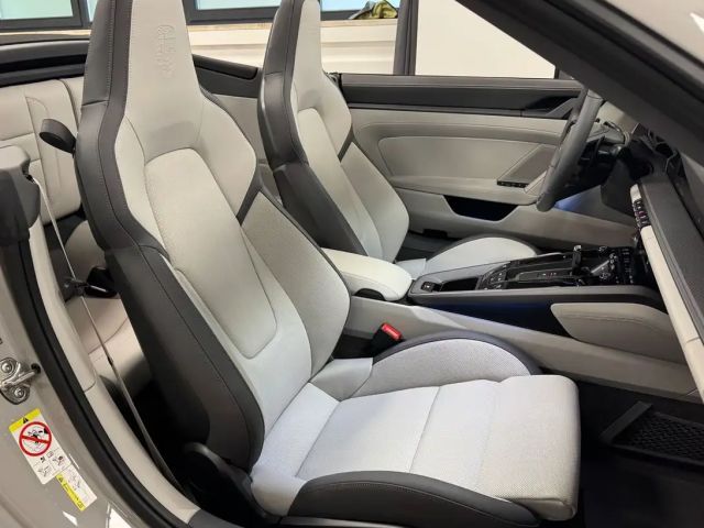 Porsche 992 Cabrio Carrera