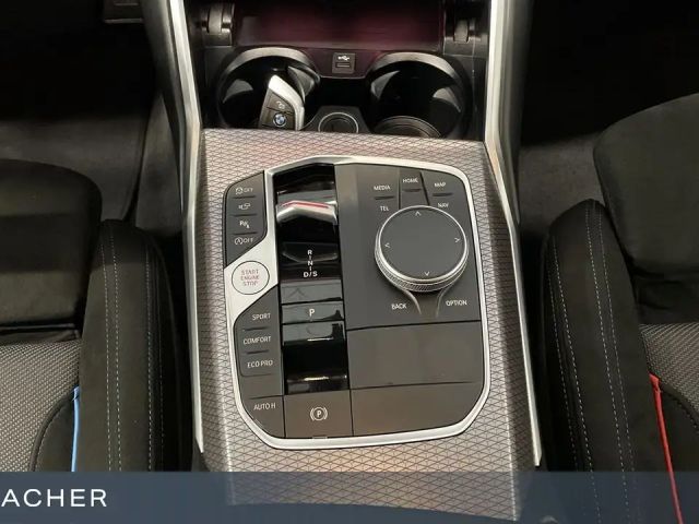 BMW 320 320i M-Sport Sedan