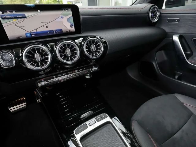 Mercedes-Benz CLA 200 AMG Line Coupé