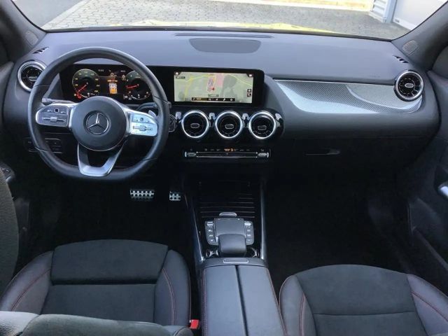 Mercedes-Benz GLA 180 AMG Line