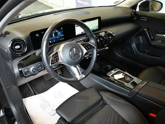 Mercedes-Benz A 180 A 180 d