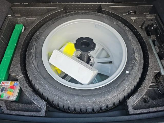 Skoda Karoq 1,0TSI 115PS Navi/LED/ACC/Kamera/Winterp.    **