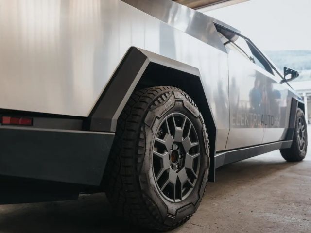 Tesla Cybertruck Cybertruck "foundation series" EU Zulassung