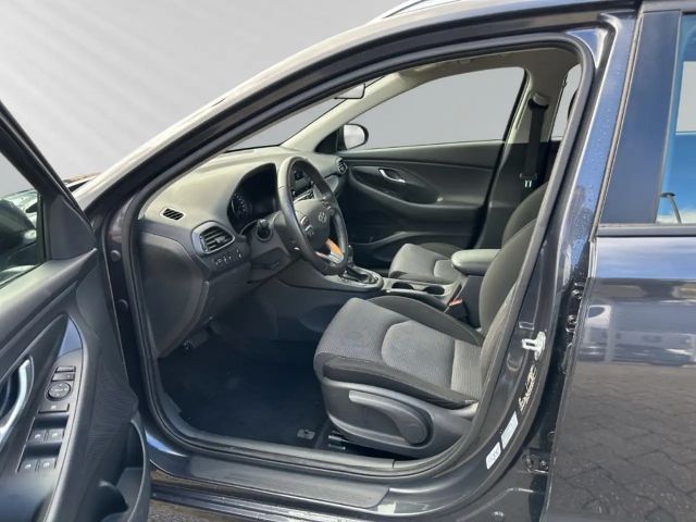 Hyundai i30 DCT AUTOMATIK KLIMA + SITZHEIZUNG + TEMPOMAT + PAR