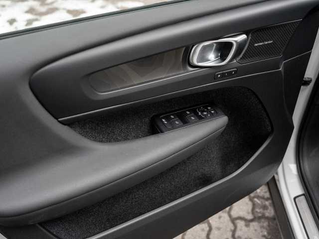 Volvo XC40 Dark Plus Recharge T5