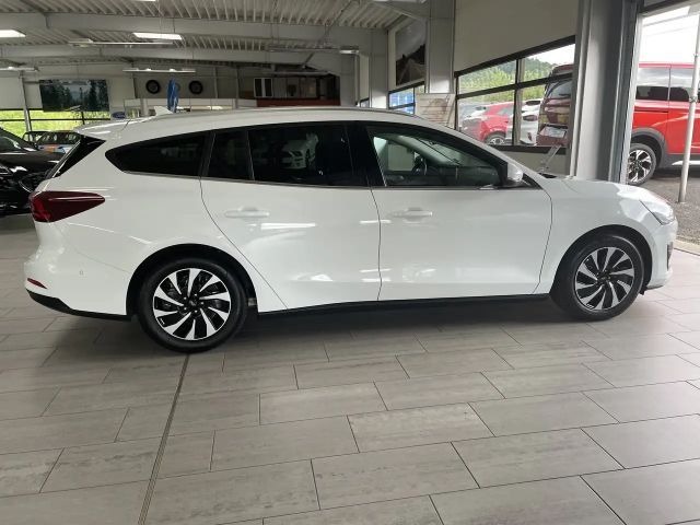 Ford Focus Titanium Wagon