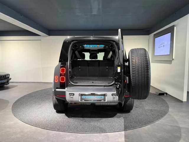 Land Rover Defender 110 Black Pack