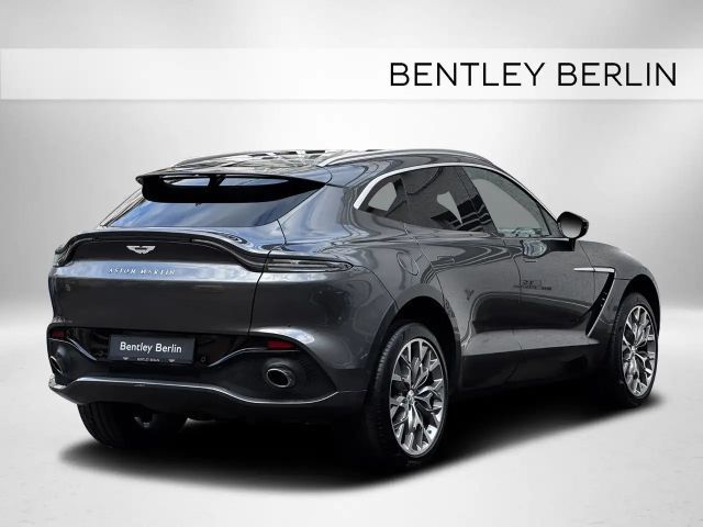 Aston Martin DBX V8