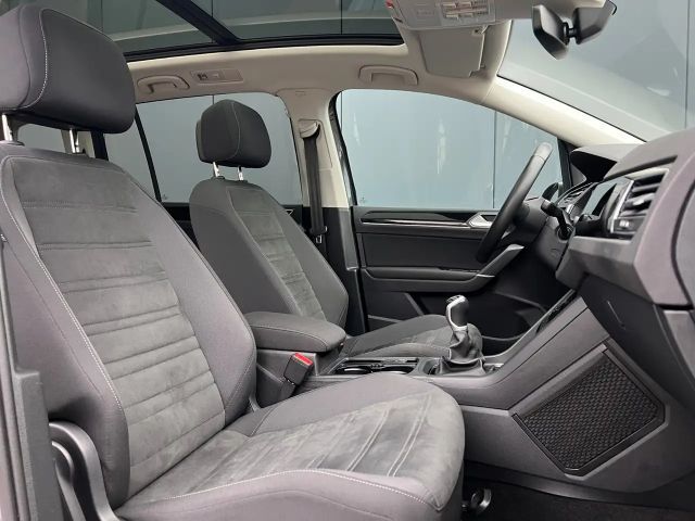 Volkswagen Touran 1.5 TSI Highline R-Line
