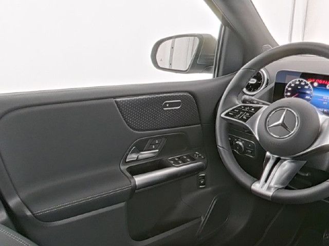 Mercedes-Benz B 220 4MATIC Sedan