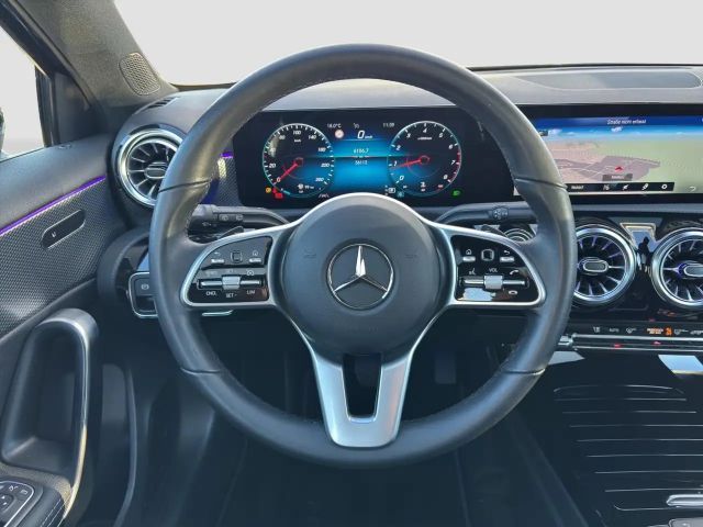 Mercedes-Benz A 180 **Multibeam*360°Kamera*Panorama*Navi*PTS**