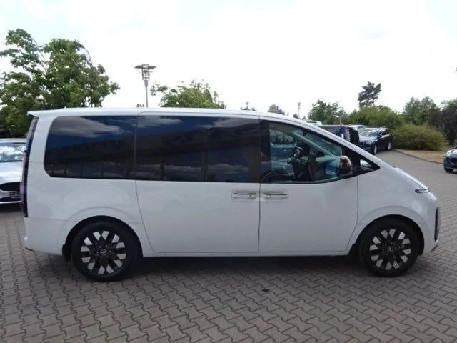 Hyundai Staria Signature