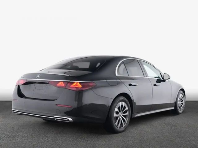 Mercedes-Benz E 200 Sedan