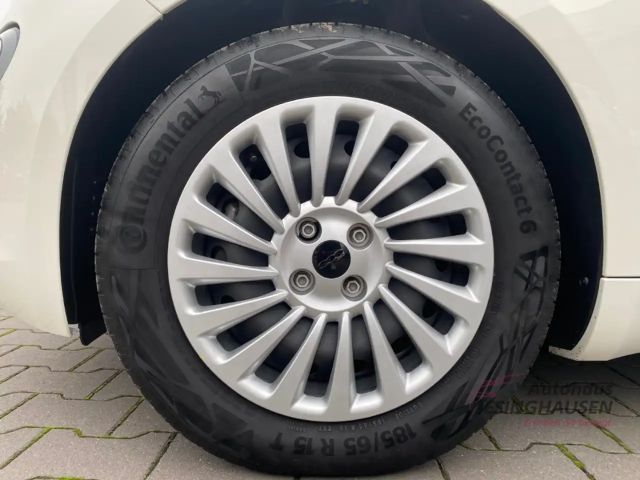 Fiat 500e Digitales Cockpit Apple CarPlay Android Auto Klima