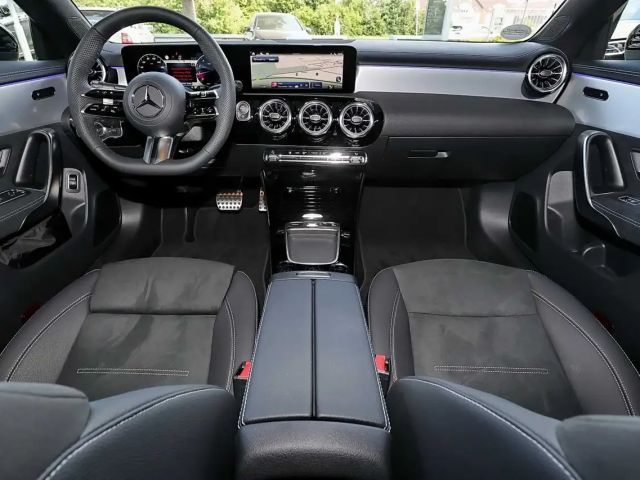 Mercedes-Benz CLA 200 AMG Line Coupé