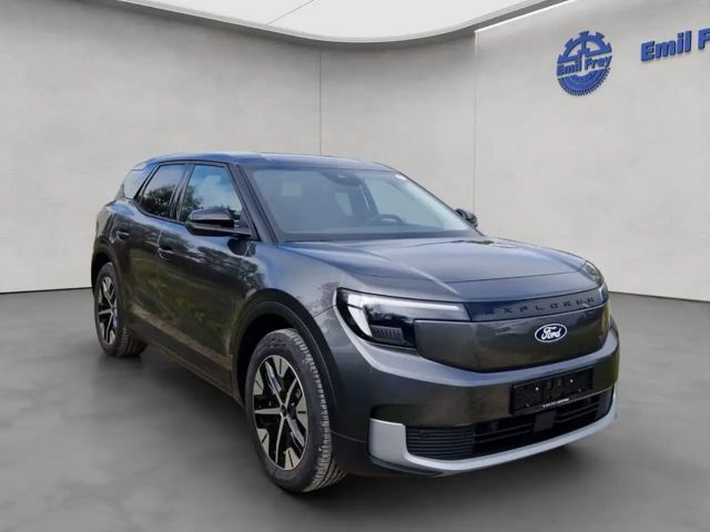 Ford Explorer Extended range RWD