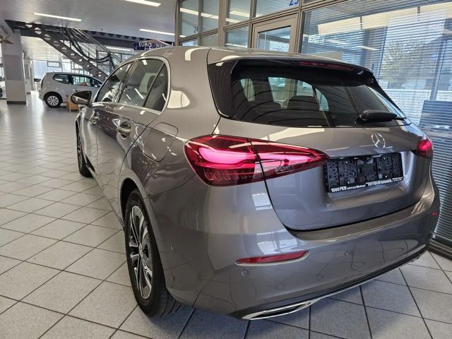 Mercedes-Benz A 180 Progressice Advanced Navi,Parkassi,VollLED