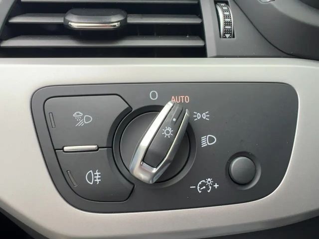 Audi A4 35 TFSI Avant Sedan